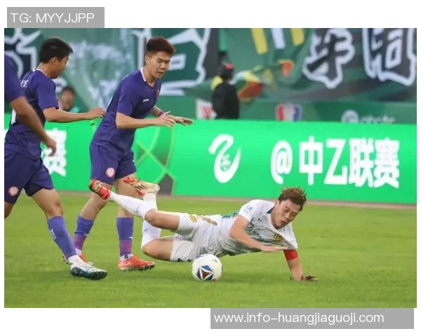 中乙足球对抗赛精彩纷呈各队争夺晋级名额展现青春风采